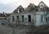 Після удару по Запоріжжю з-під завалів дістали тіла двох жінок
