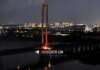 Ворог знову вдарив по Південному мосту в Києві, є влучання